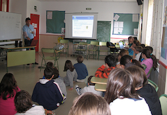 Los niños de las Rozas y sus padres  aprenden los peligros de Internet