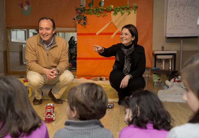Los niños aprenden inglés a través de los cuentos