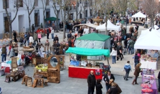 El mercado al aire libre celebra con éxito su primera edición