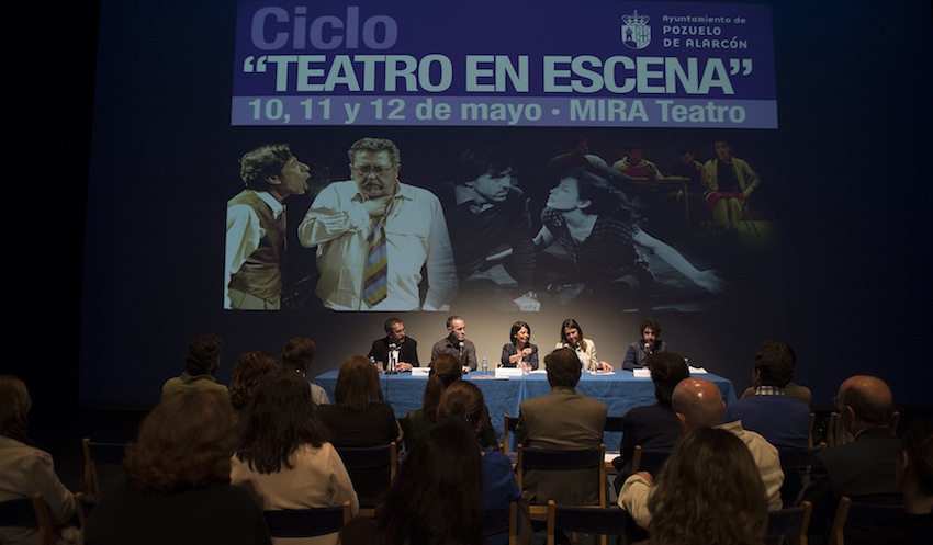 El público toma el escenario