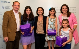 Las niñas vencen en el concurso de `Cuentos Comenzados´