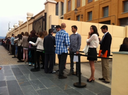 Más de 1.000 personas dejaron su curriculum en la feria de empleo de Las Rozas Village