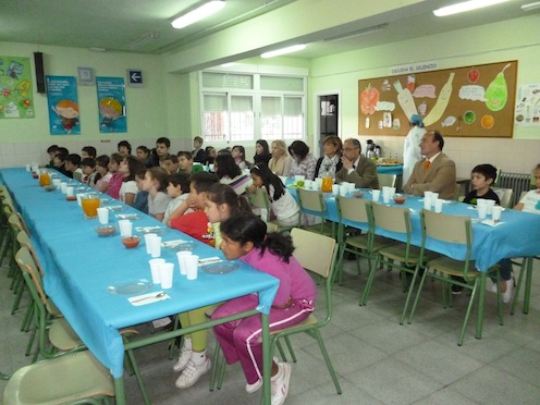 Los niños aprenden la importancia de desayunar bien