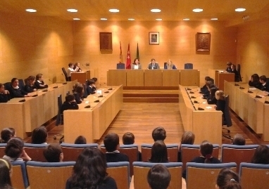 Los escolares se interesan por la educación, la atención a los más necesitados y la crisis