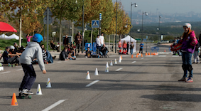 Pozuelo practica longboard