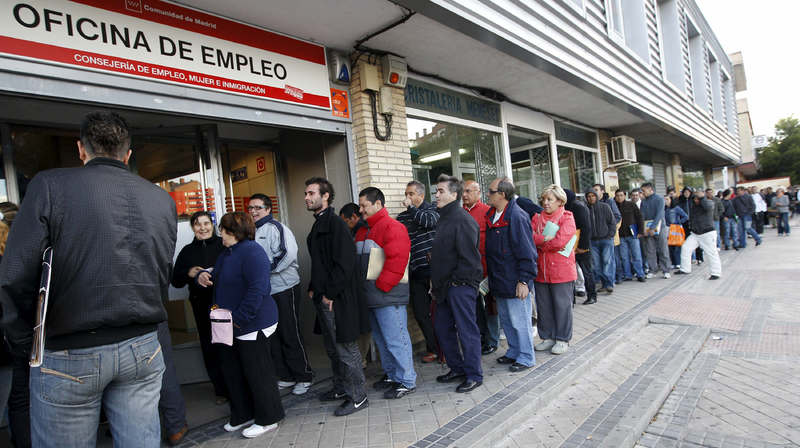 Baja el paro pero no suben las contrataciones