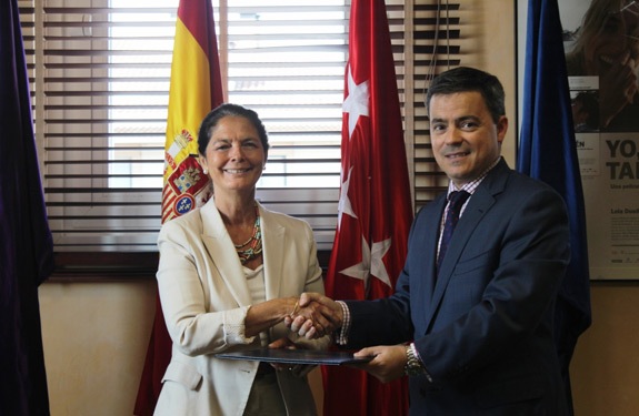 Ayuntamiento y Metro Ligero Oeste firman promueven la movilidad sostenible entre los escolares