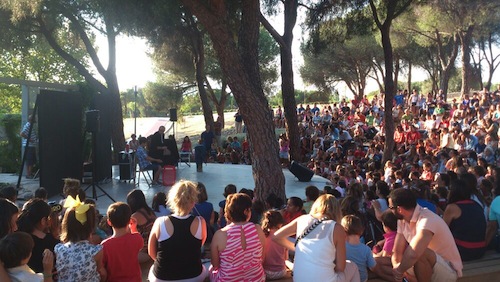 Las actividades infantiles, el baile y el toro de fuego amenizan el sexto día de fiestas