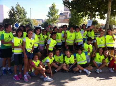 Los alumnos del colegio Los Olivos estrenan el `Bicilínea´