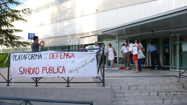 Los vecinos `limpian´ el Centro de Salud Cerro del Aire