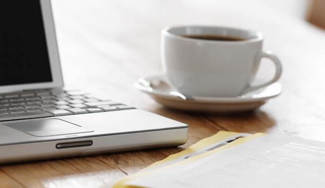 Entrevistas de trabajo tomando un café