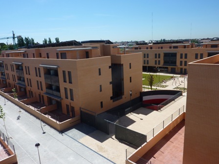 Los vecinos de El Montecillo pagarán entre 80 y 100 euros menos de alquiler al mes