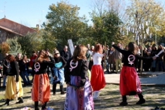 Homenaje a las víctimas de violencia de género