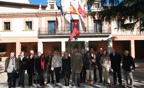Las Rozas se pone el lazo rojo