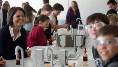 Los escolares experimentan con la ciencia