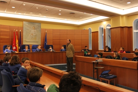 El Ayuntamiento abre sus puertas a los escolares
