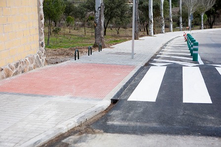 La Avenida de Valdepastores estrena acerado