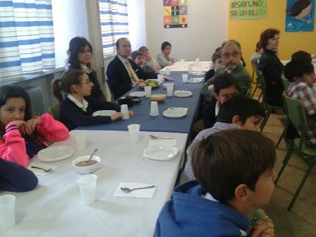 Pozuelo enseña a desayunar a los escolares