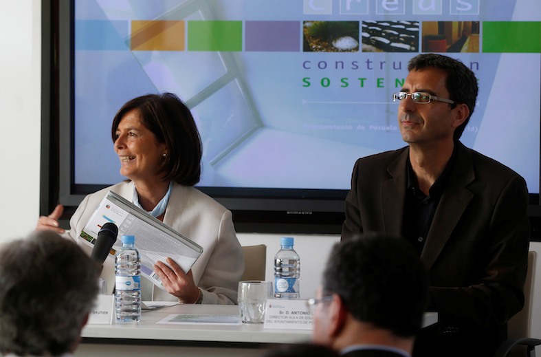 Pozuelo da las claves para construir de forma sostenible