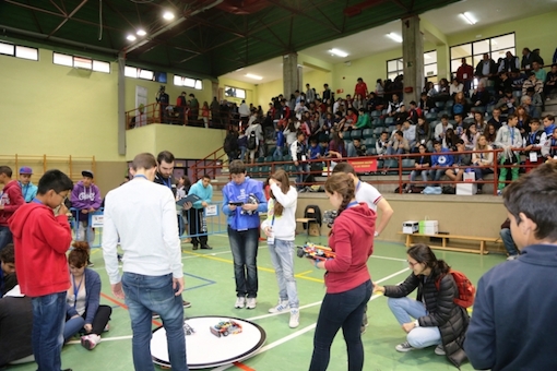 200 robots se vieron las caras en `Robocampeones 2014´
