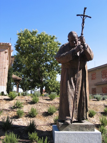 El cardenal Carlos Amigo bendecirá la estatua de san Juan Pablo II