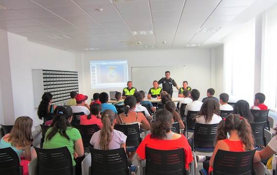 Los escolares de Majadahonda visitan la sede de la Policía Local