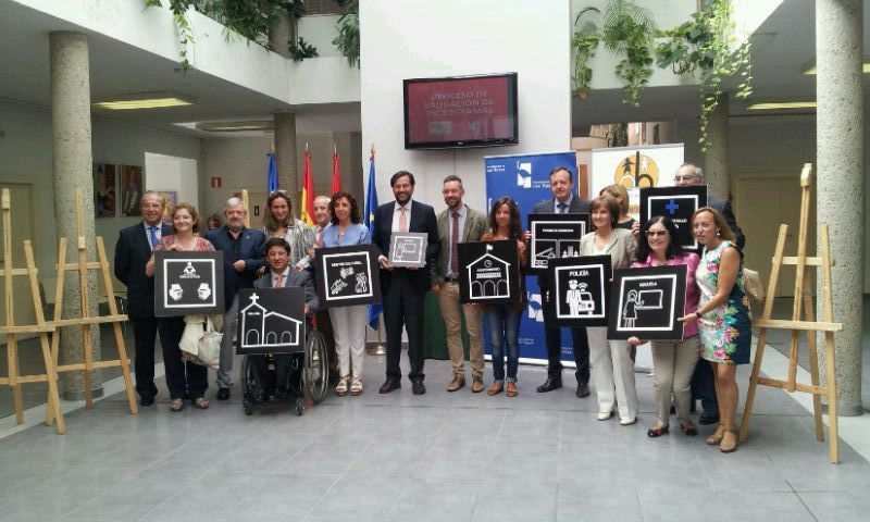 Las Rozas coloca pictogramas en sus edificios municipales para personas con discapacidad intelectual