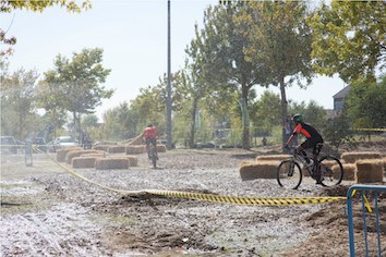 Cerca de 500 personas superaron los obstáculos del I Duatlón Land Warrior Ciudad de Majadahonda