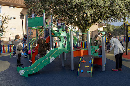 Los parques Coto de las Encinas y los Fresnos estrenan zona infantil