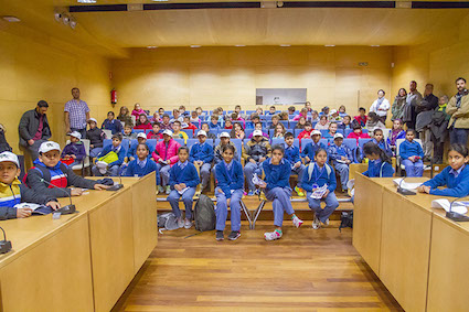 Un grupo de 40 niños de la India visitan Boadilla