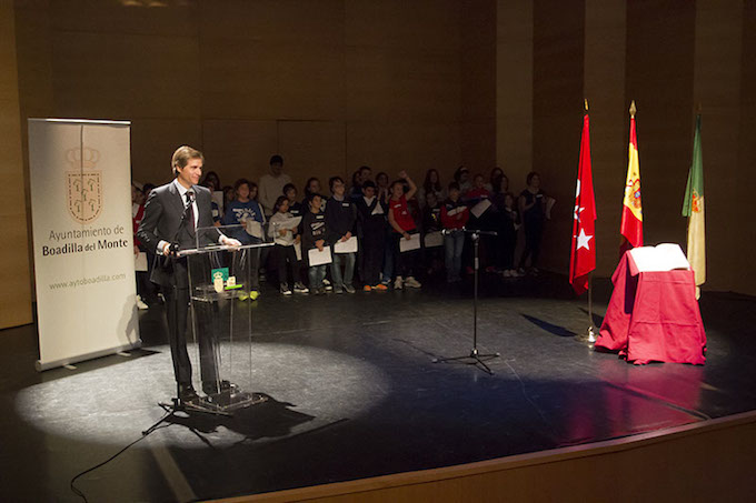 Los escolares rinden homenaje a la Constitución Española en Boadilla