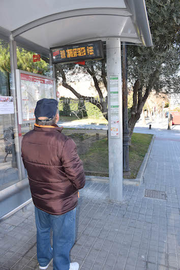 Villaviciosa coloca paneles informativos en las paradas de autobús de la Avenida de Asturias