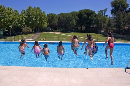 Primer día de piscina en Majadahonda