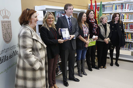 La Fundación Miguel Ángel Blanco cede libros a la biblioteca José Ortega y Gasset
