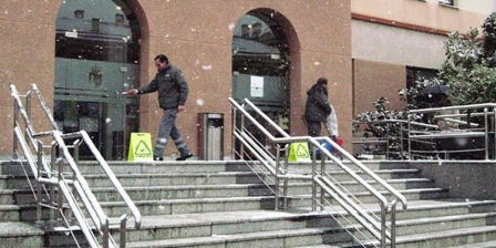 Sal para los vecinos en el Punto Limpio de Pozuelo