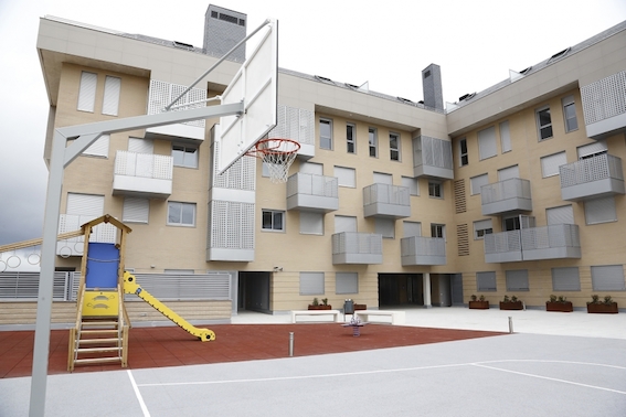 Los nuevos inquilinos del “Residencial Flauta Mágica” acceden a sus viviendas