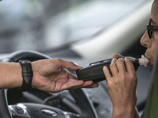 Villaviciosa vigila el consumo del alcohol y drogas al volante