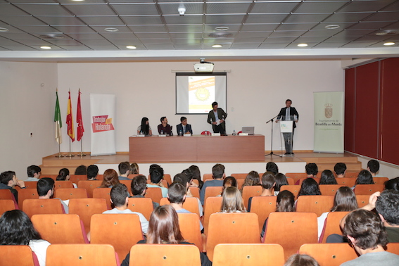 Más de 80 jóvenes participan en la jornada “Empléate este verano”