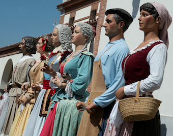 La Comparsa de Gigantes y Cabezudos celebra su décimo aniversario