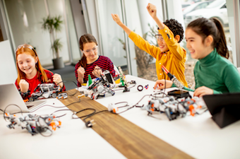 Robótica, diseño de videojuegos y fotografía digital en la Escuela de verano para jóvenes de Majadahonda