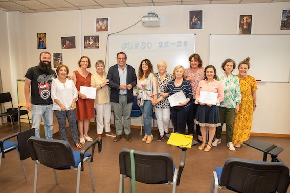 Entrega de diplomas en la Escuela de Adultos de Boadilla del Monte