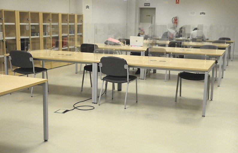 Asientos de uso exclusivos para mayores en las bibliotecas de Boadilla