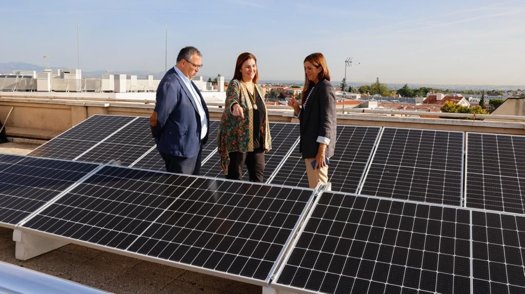 Pozuelo instala 96 paneles solares en la azotea del Ayuntamiento para ahorrar energía