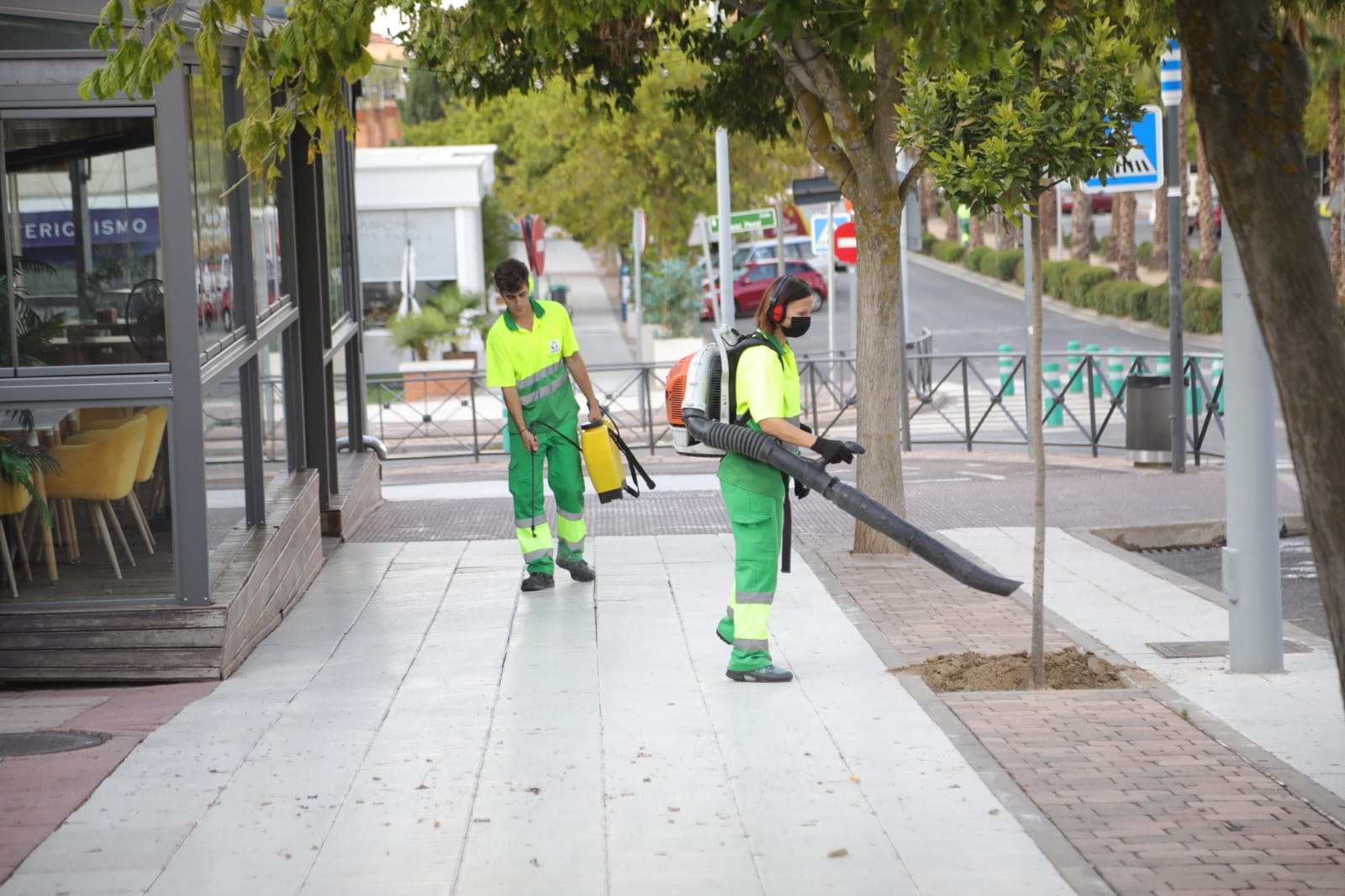 Limpieza especial de verano en las calles de Boadilla