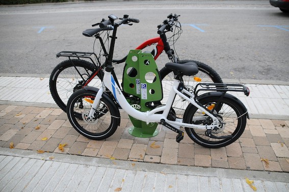 Aparcabicis cerca de las zonas comerciales de Boadilla 