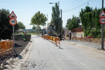 Aceras nuevas en las urbanizaciones hist&oacute;ricas de Boadilla