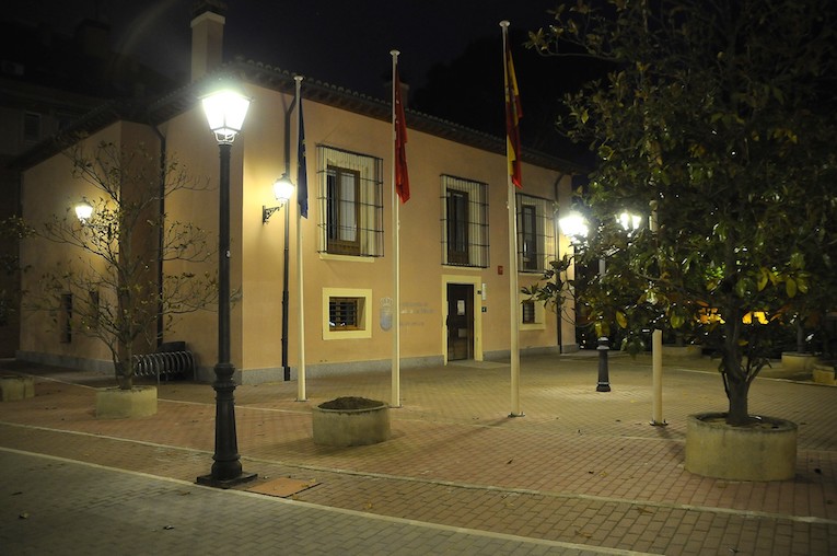 Más luz para la plaza La Millonaria de Boadilla