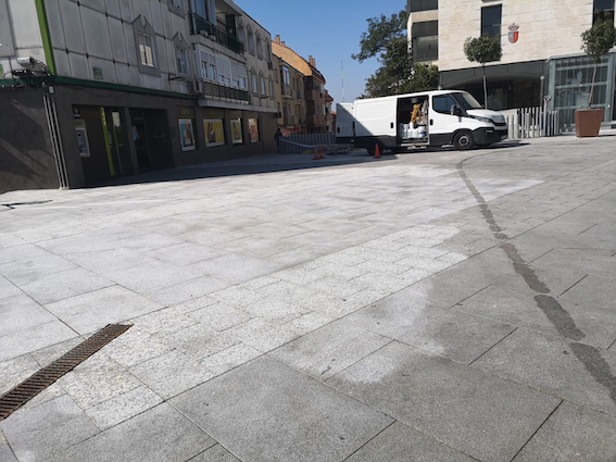 Limpieza a fondo de la Plaza del Padre Vallet 