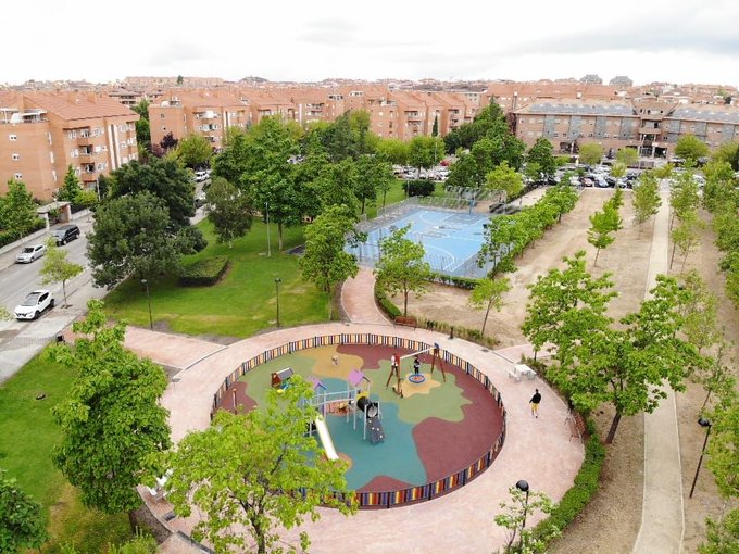 Trineo de juegos para los más pequeños en el parque Gregorio Marañón de Boadilla