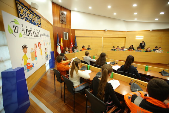 Grandes ideas de pequeños concejales en el Pleno Infantil de Las Rozas